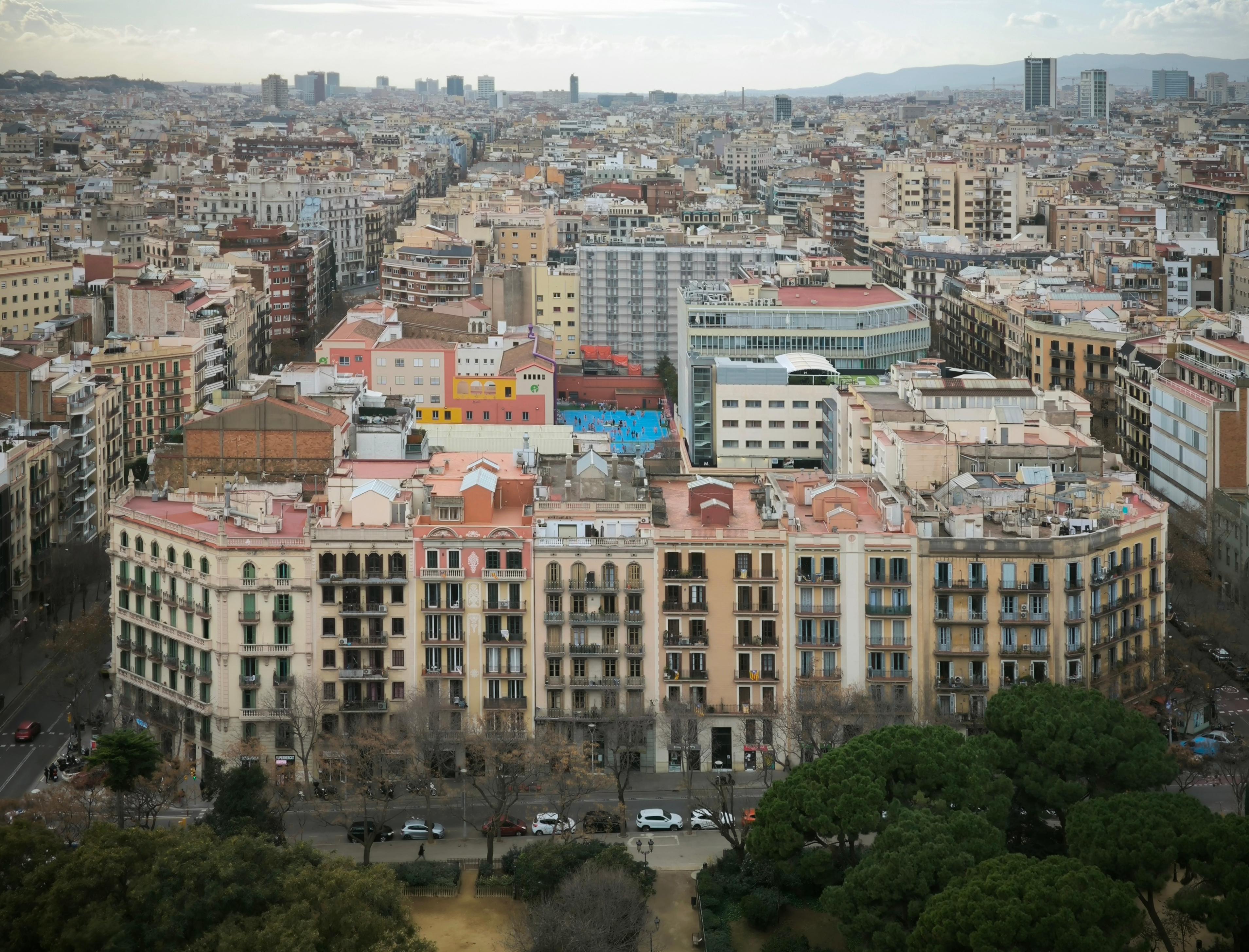 KKTC'de iptal edilen Barcelona kampına Türk kulüpleri katılacak