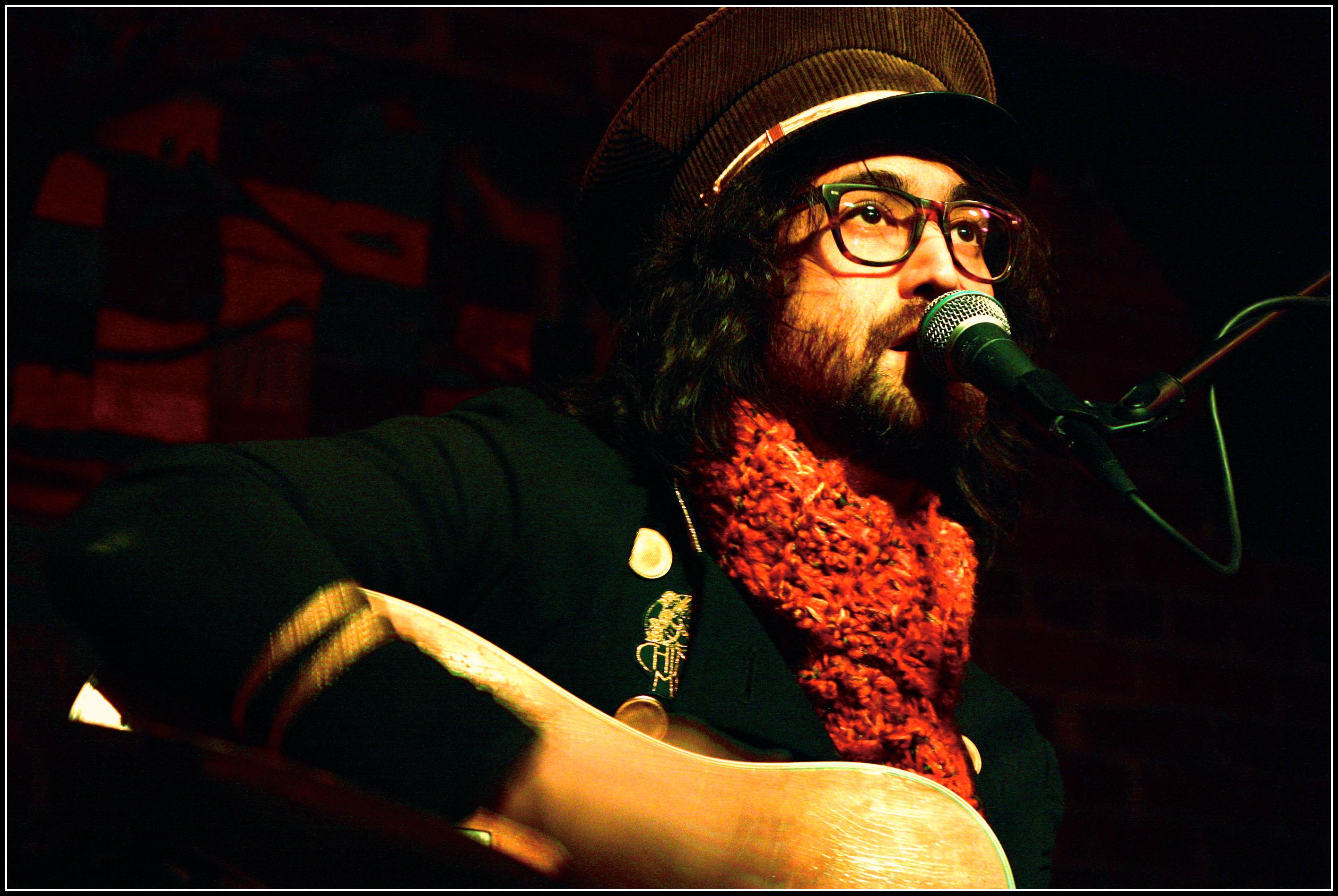 Sean Lennon, babasının mirasının eşit paylaşıldığını açıkladı