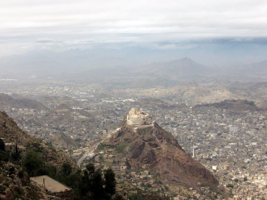 Yemen'de çatışmalar şiddetlendi: Hükümet güçleri Taiz'i bombaladı
