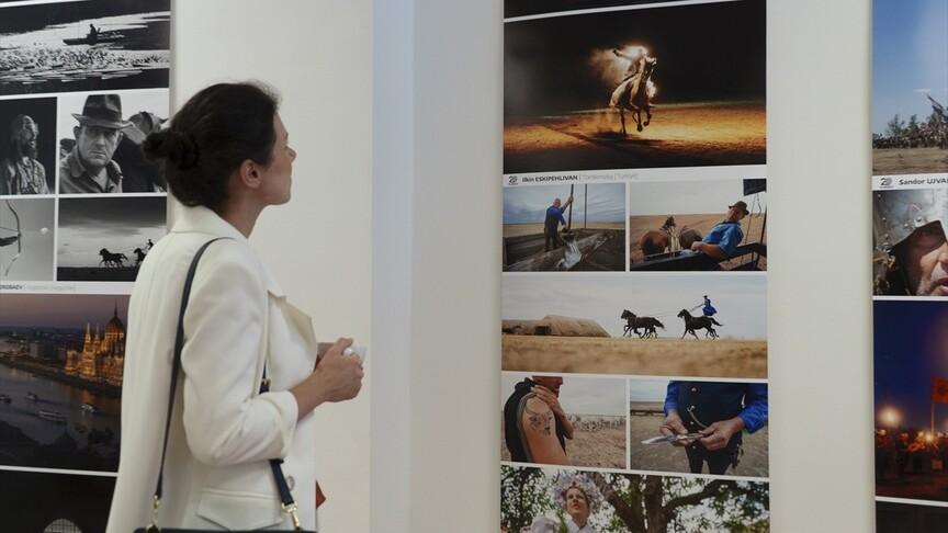 TÜRKSOY Fotoğrafçılar Buluşması'nın 20. yıl sergisi Budapeşte'de açıldı