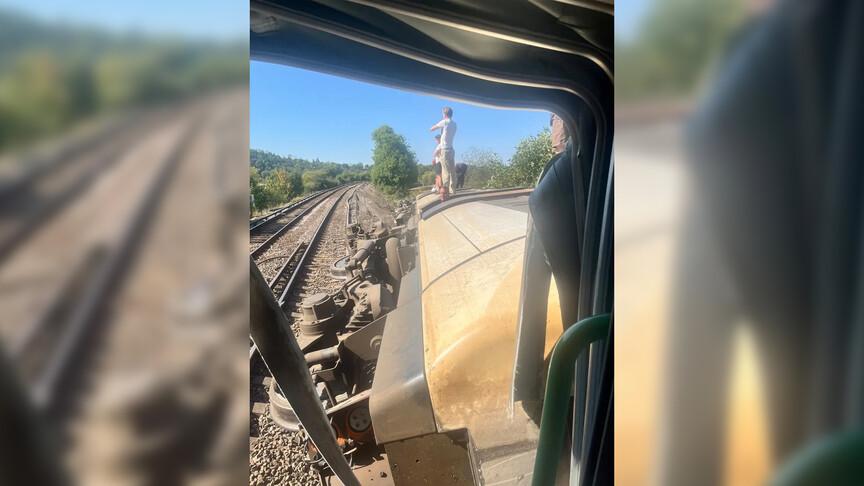 İngiltere'de tren raydan çıktı: 11 yaralı