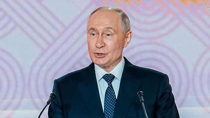 Putin: İran'a gerekli yardımı sağlamaya çalışıyoruz