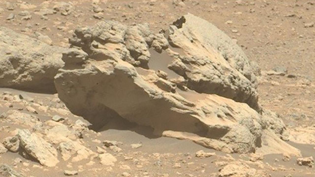 NASA'nın Mars gezgini yakut ve safir mineralleri keşfetti
