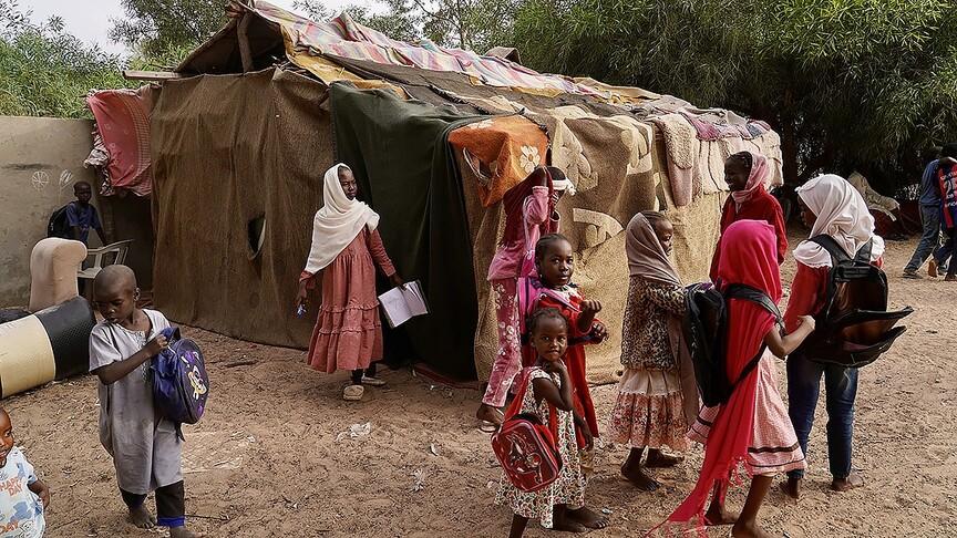 Sudan'da savaş nedeniyle yerinden edilenlerin sayısı artıyor