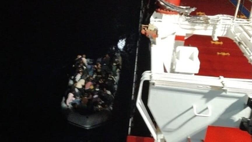 Türk bayraklı gemi Girit açıklarında 48 Sudanlı göçmeni kurtardı
