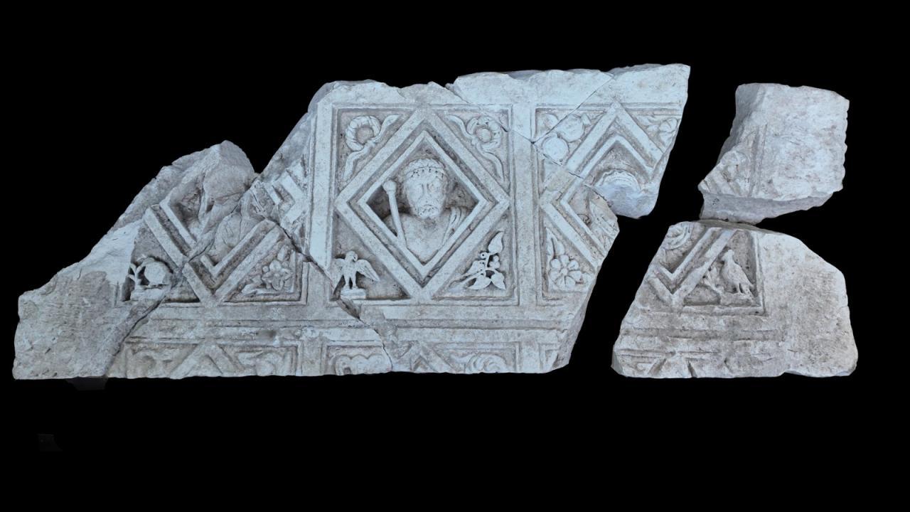 Side Antik Kenti'nde 390 metrelik cadde gün yüzüne çıkarıldı