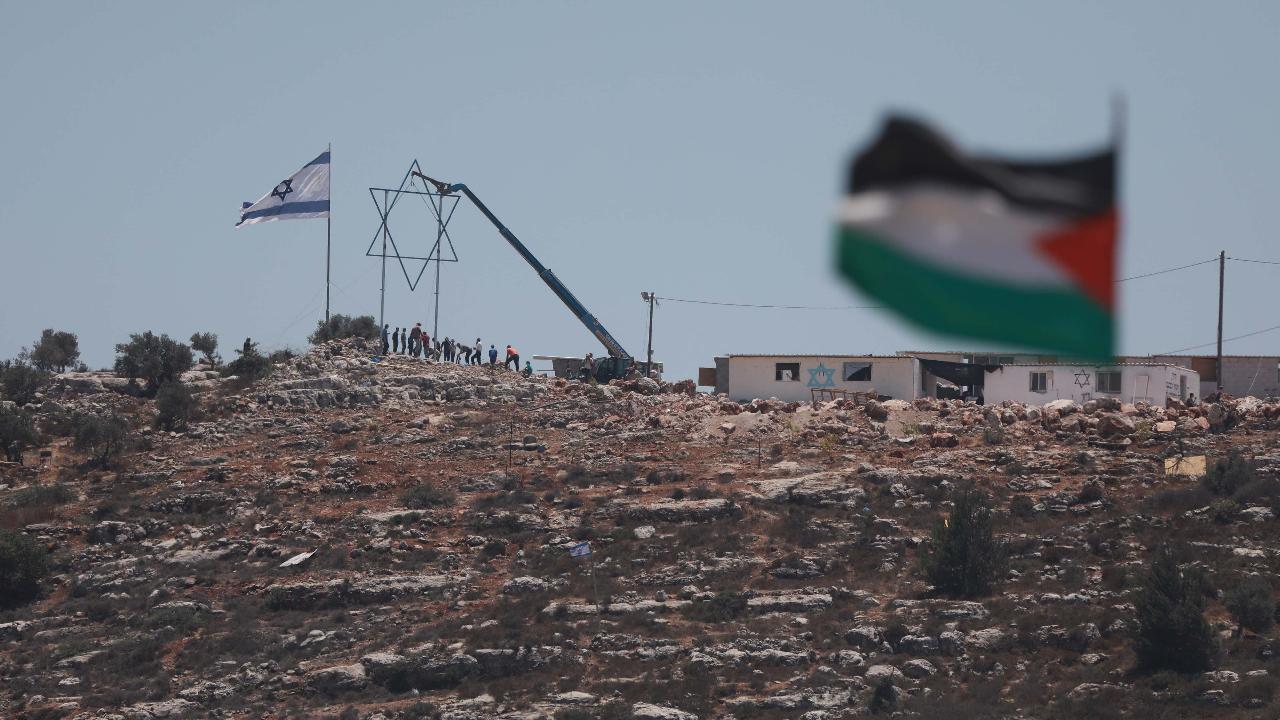 İsrailliler Batı Şeria'da yeni yerleşim yeri için çadır kurdu