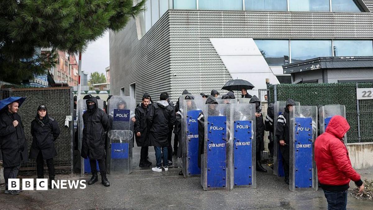 Polis Halk TV'yi bastı, yayınlar durdu
