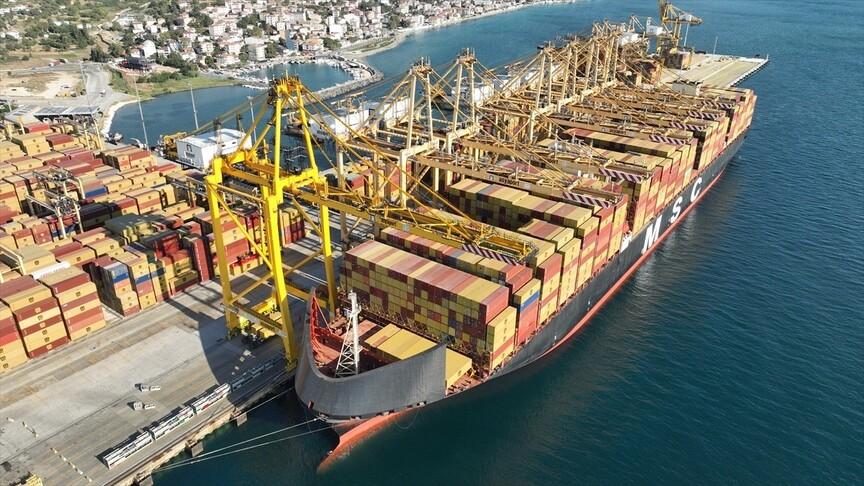Asyaport'ta tek gemi uğrağında 22 bin 896 TEU ile Türkiye rekoru