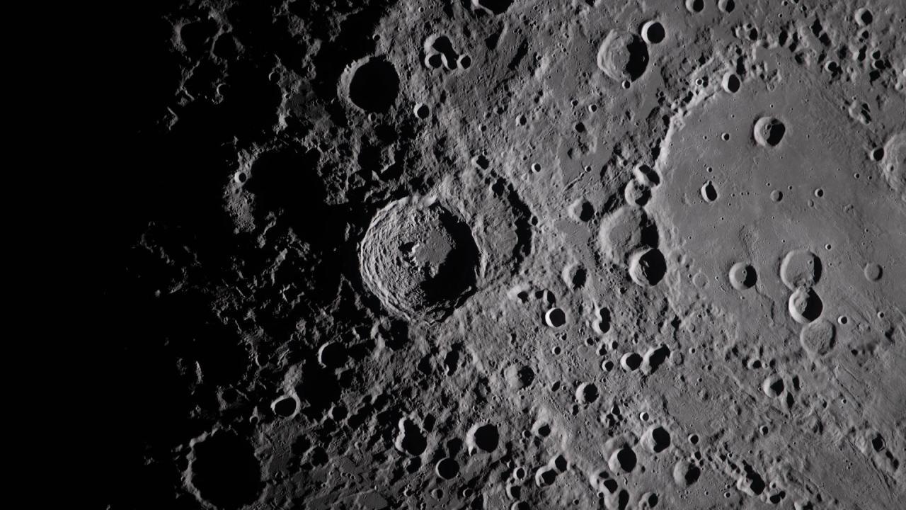 NASA, SpaceX roketinin Ay'da oluşturduğu krateri görüntüledi
