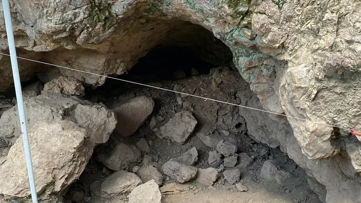 Çanakkale'deki 86 bin yıllık mağarada dev çakmaktaşı kütlesi keşfedildi