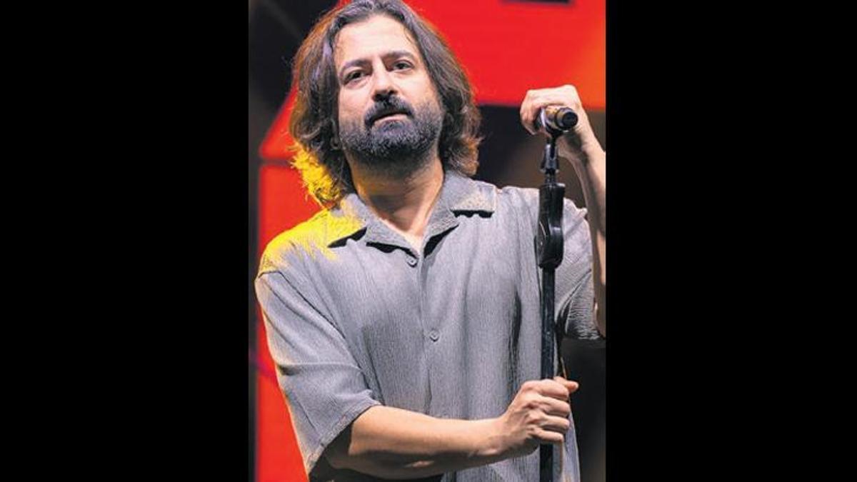 Sel nedeniyle konseri iptal olan Koray Avcı: Dünyam kararıyor