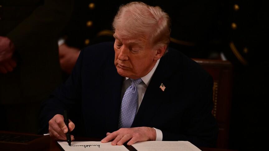 Trump çocukluk dönemi aşılarına yönelik kısıtlayıcı kararname imzaladı