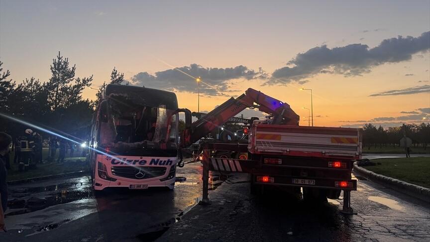 Kayseri'de otobüs-tanker çarpışması: 35 yaralı