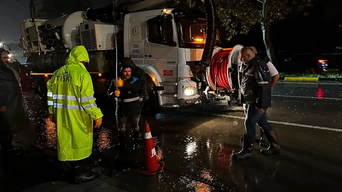 Trabzon'da şiddetli sağanak: İstinat duvarı çöktü, 2 bina tahliye edildi