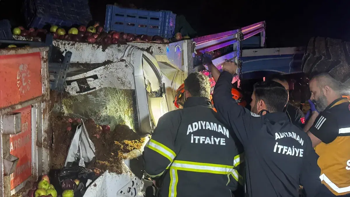 Adıyaman'da kamyonet traktöre çarptı: 1 ölü, 2 yaralı