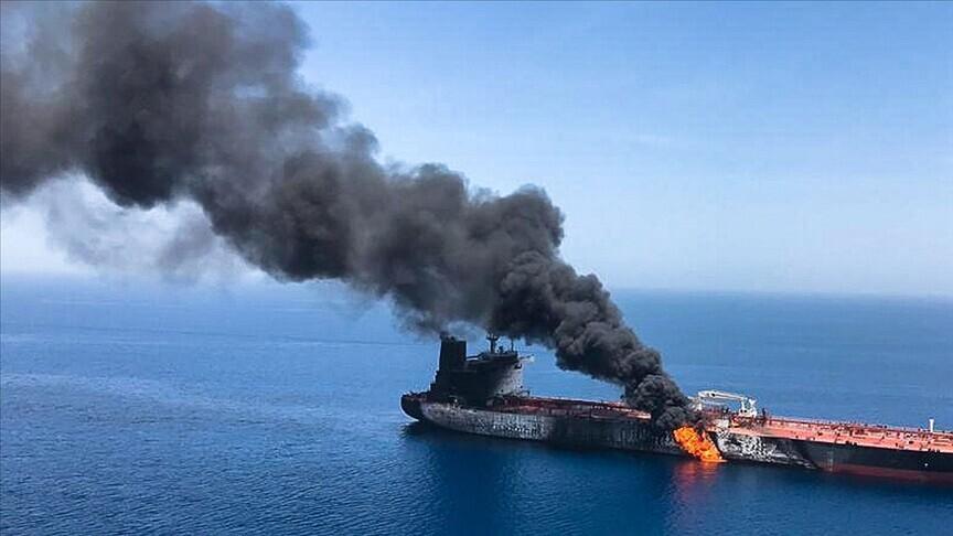 Suudi Arabistan açıklarında tanker gemisi vuruldu, yangın çıktı