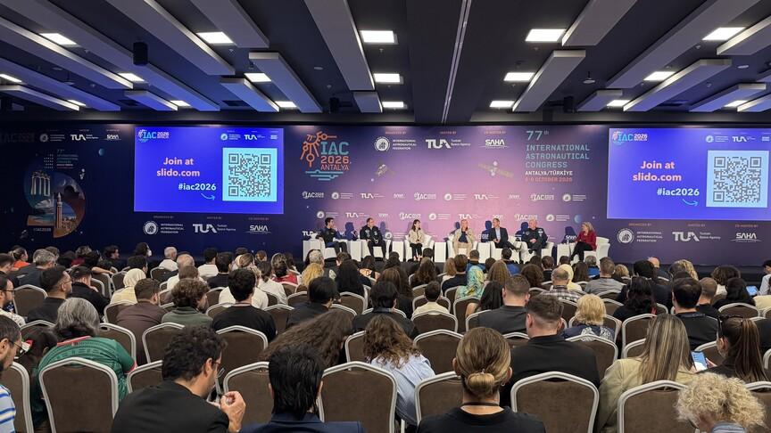 IAC 2026'da astronotlar uzay uçuşlarının risklerini tartıştı