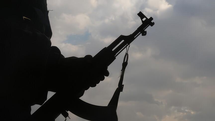 Suriye ordusu YPG'nin ağır silahlarını teslim almaya başladı