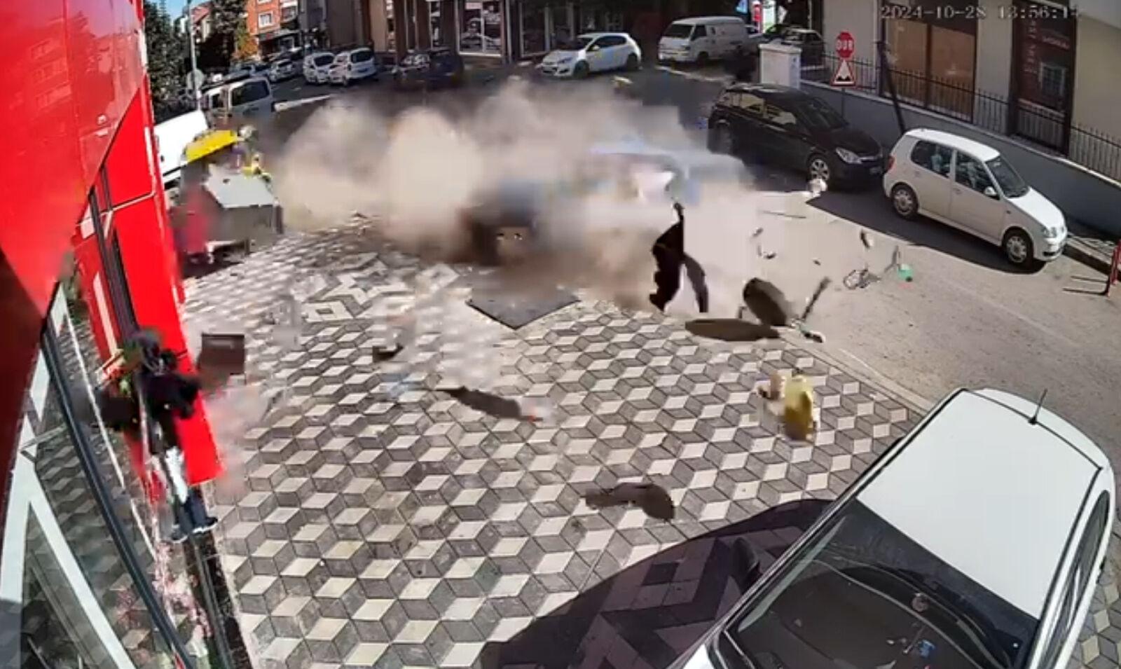 2 Yılda İş Yerine 9 Araç Çarpan Esnaf: Müşteri Değil, Araba Gözlüyoruz