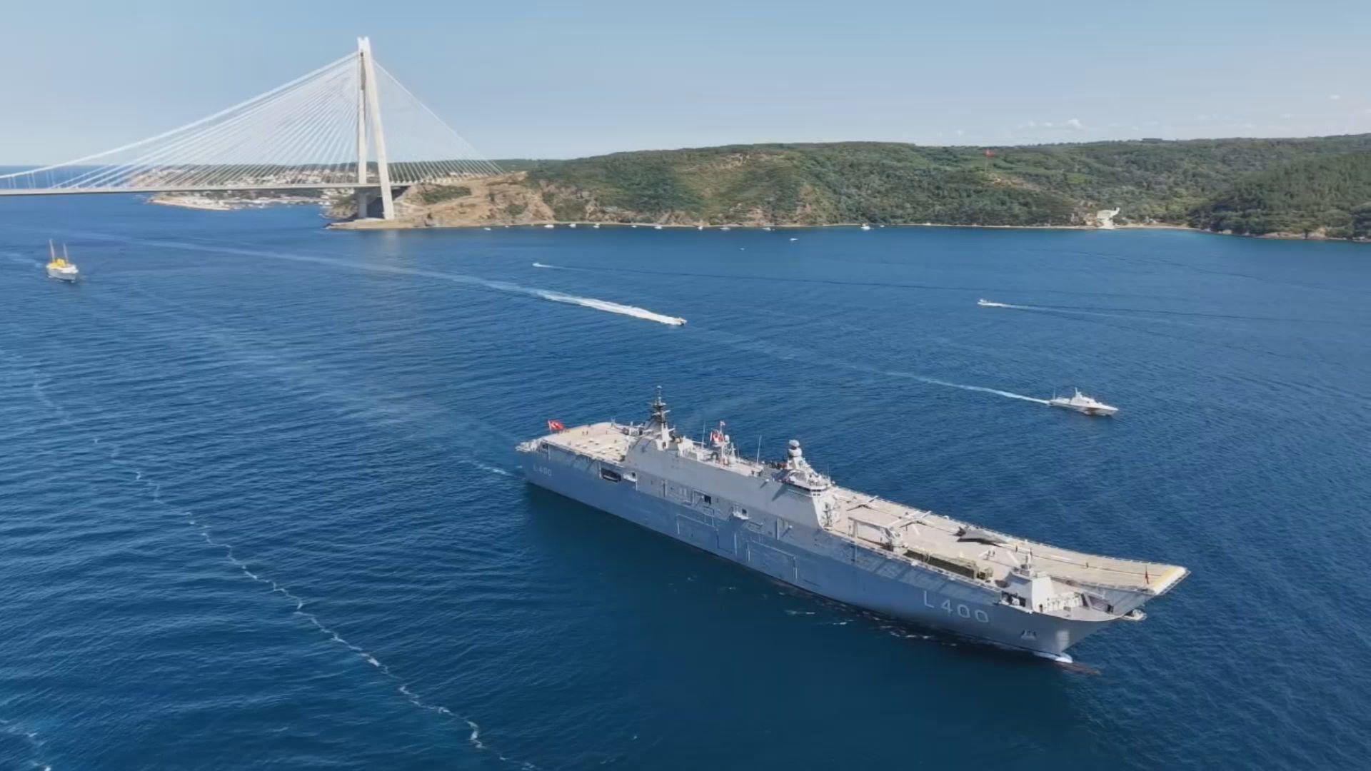 TCG Anadolu'nun 'Mavi Vatan Boğaz Geçişi' Sürüyor