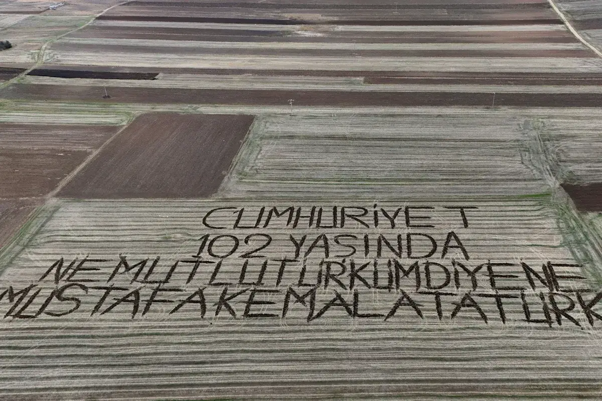 Cumhuriyet sevdasını pullukla tarlasına yazdı