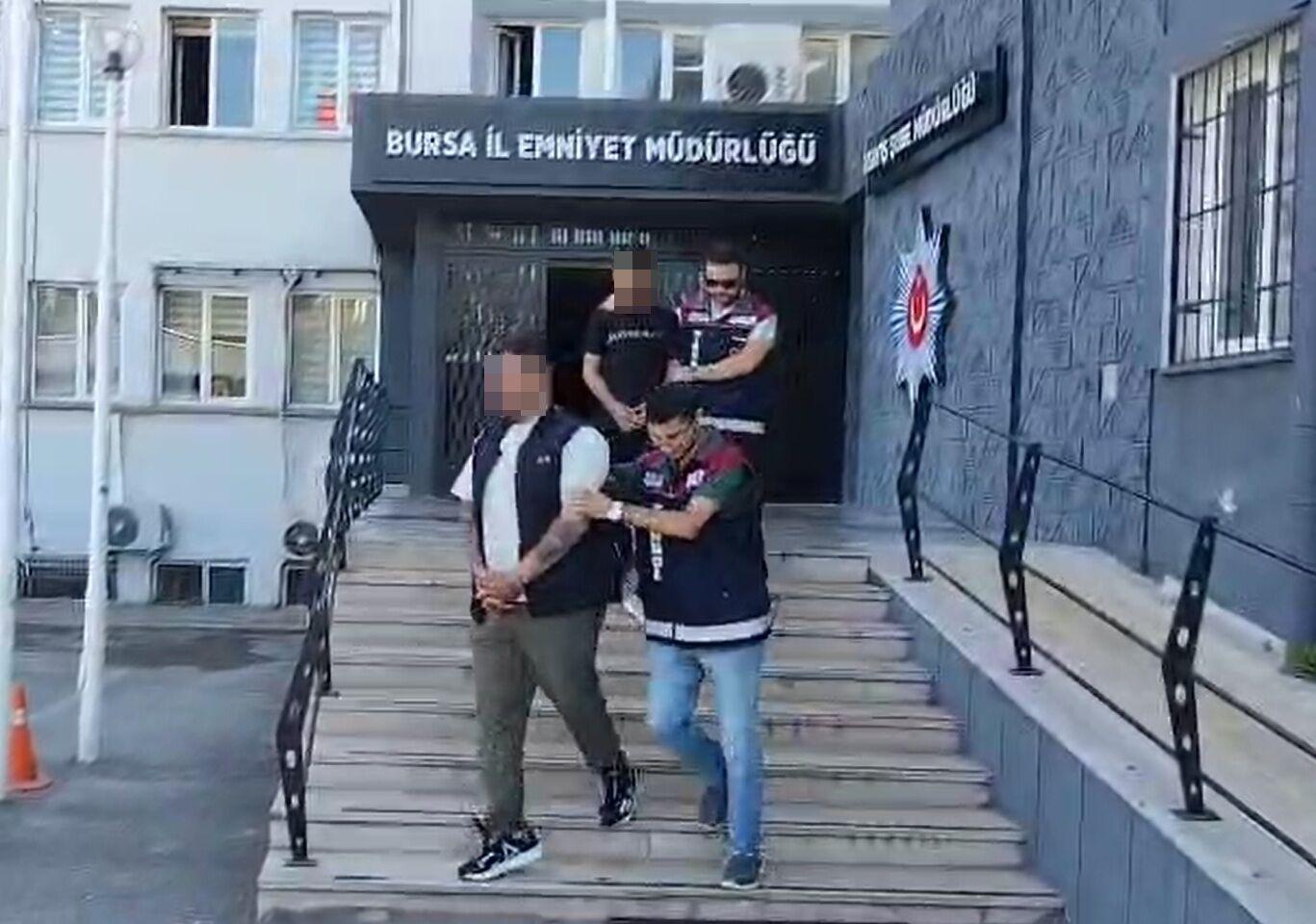 Kendilerini 'Komiser' Olarak Tanıttıkları Emekliyi 5 Milyon TL Dolandırdılar