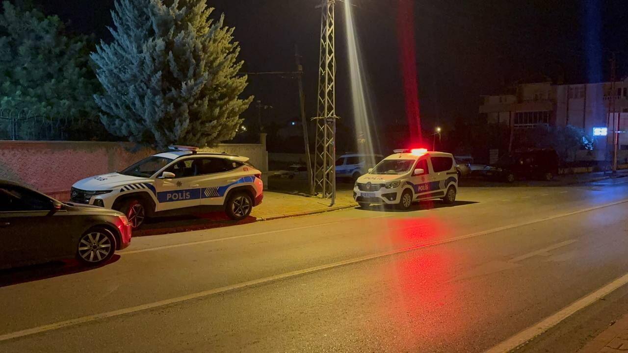 Kuzenini taciz ettiği öne sürülen kişiyi, polis merkezinde bıçaklayarak öldürdü