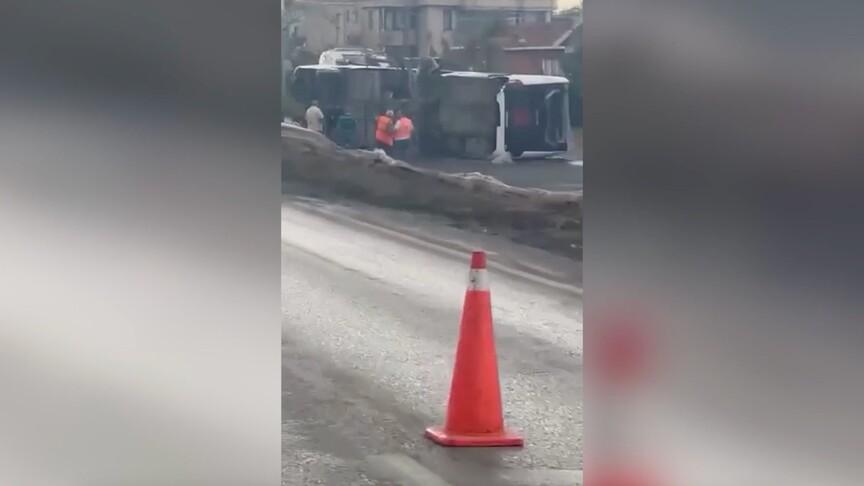 Büyükçekmece'de servis kazası: 15 kişi yaralandı