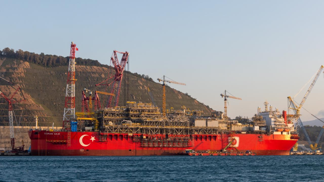 Türkiye'nin ilk yüzer üretim platformu Osman Gazi göreve uğurlanıyor