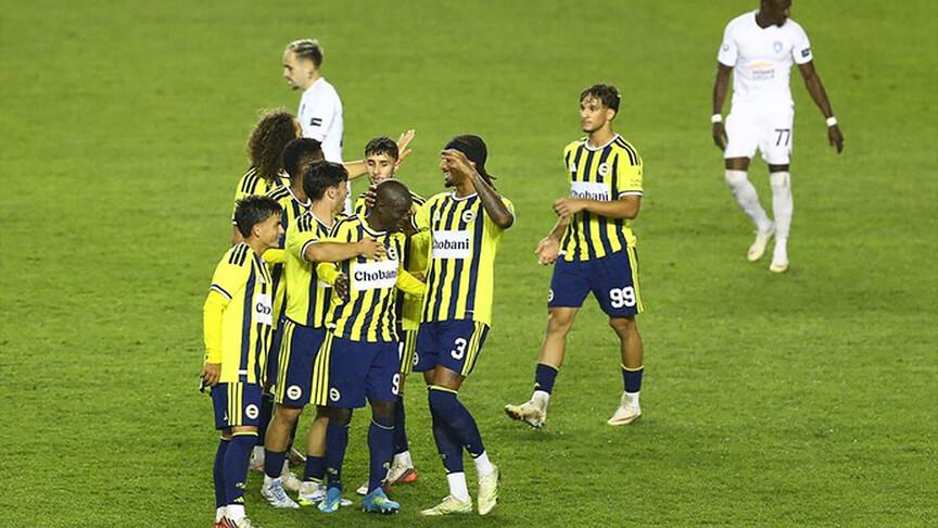 Fenerbahçe Bakü'de Turan Tovuz'u 2-0 geçti
