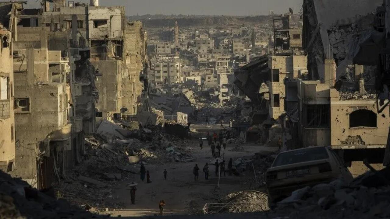 Gazze'de enkazdan 21 Filistinlinin naaşı çıkarıldı