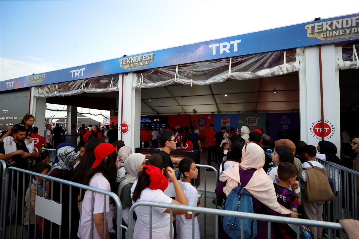 TEKNOFEST Güneydoğu'da dizi oyuncuları hayranlarıyla buluştu