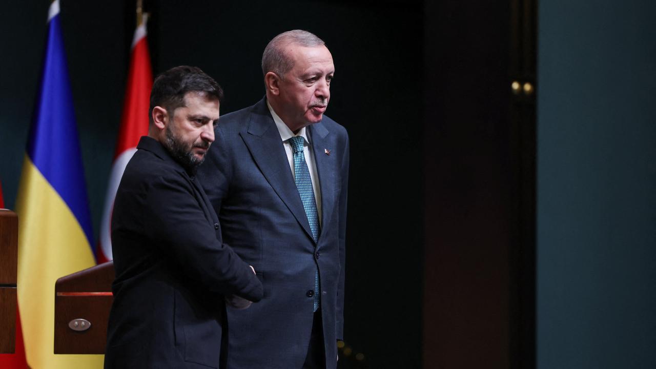 Zelenski: Rusya-Ukrayna barış zirvesine Türkiye'de hazırız