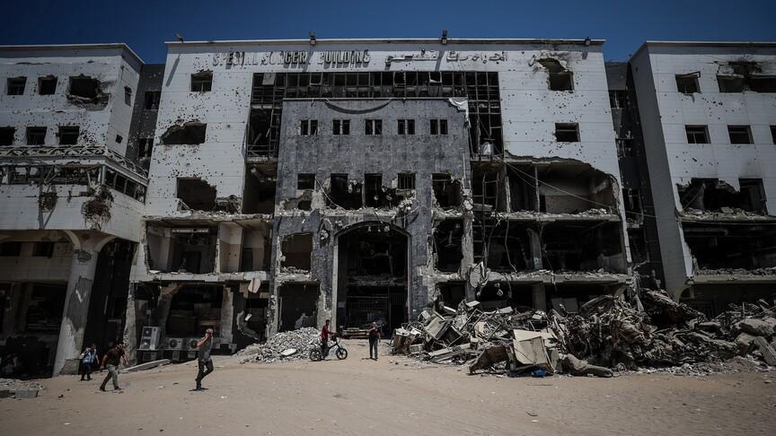 Gazze'de mühendisler İsrail saldırılarında hasar gören tıbbi cihazları onarıyor