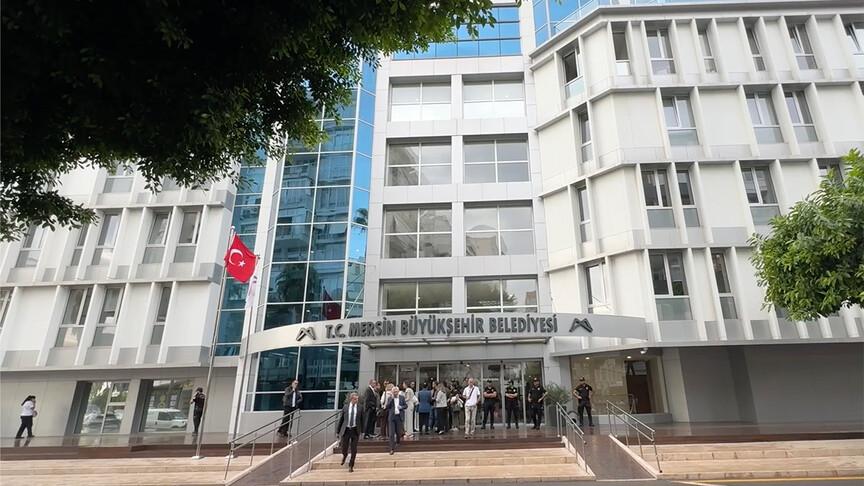 Mersin'de 3 belediyeye yolsuzluk operasyonu: 59 gözaltı