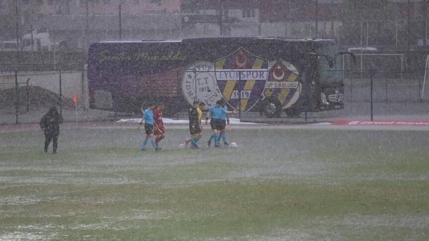 Fethiyespor-Eyüpspor maçı sağanak nedeniyle ertelendi