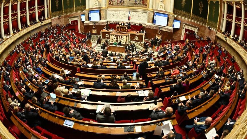 Fransa Senatosunda merkez sağ çoğunluğunu korudu, aşırı sağ tarihte ilk kez grup kuruyor