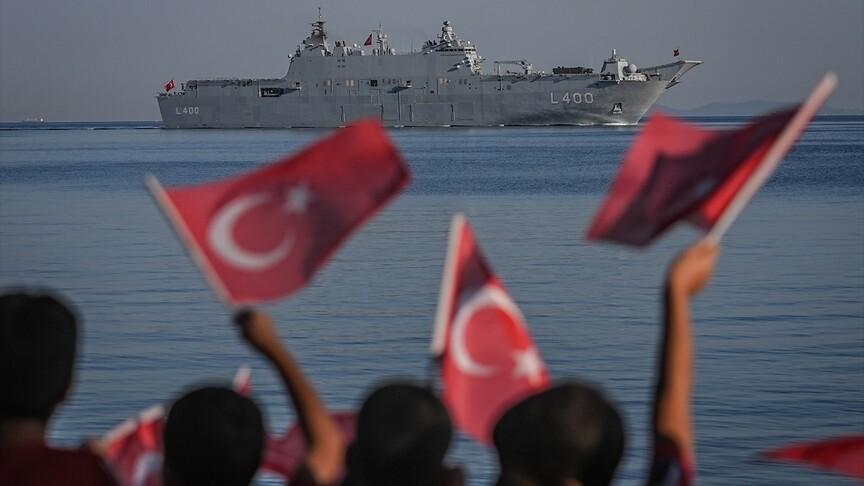 Türk donanması TEKNOFEST Mavi Vatan öncesi Yalova'da geçiş yaptı