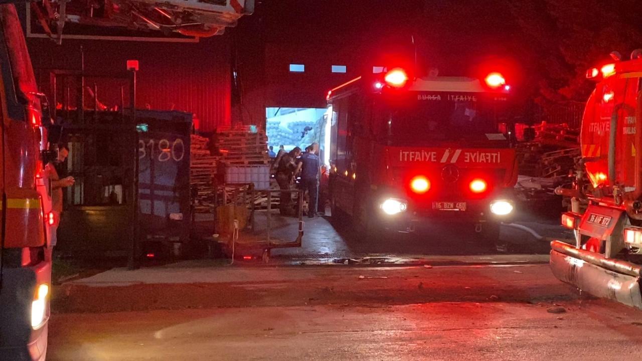 Bursa İnegöl'de tekstil fabrikasında yangın söndürüldü