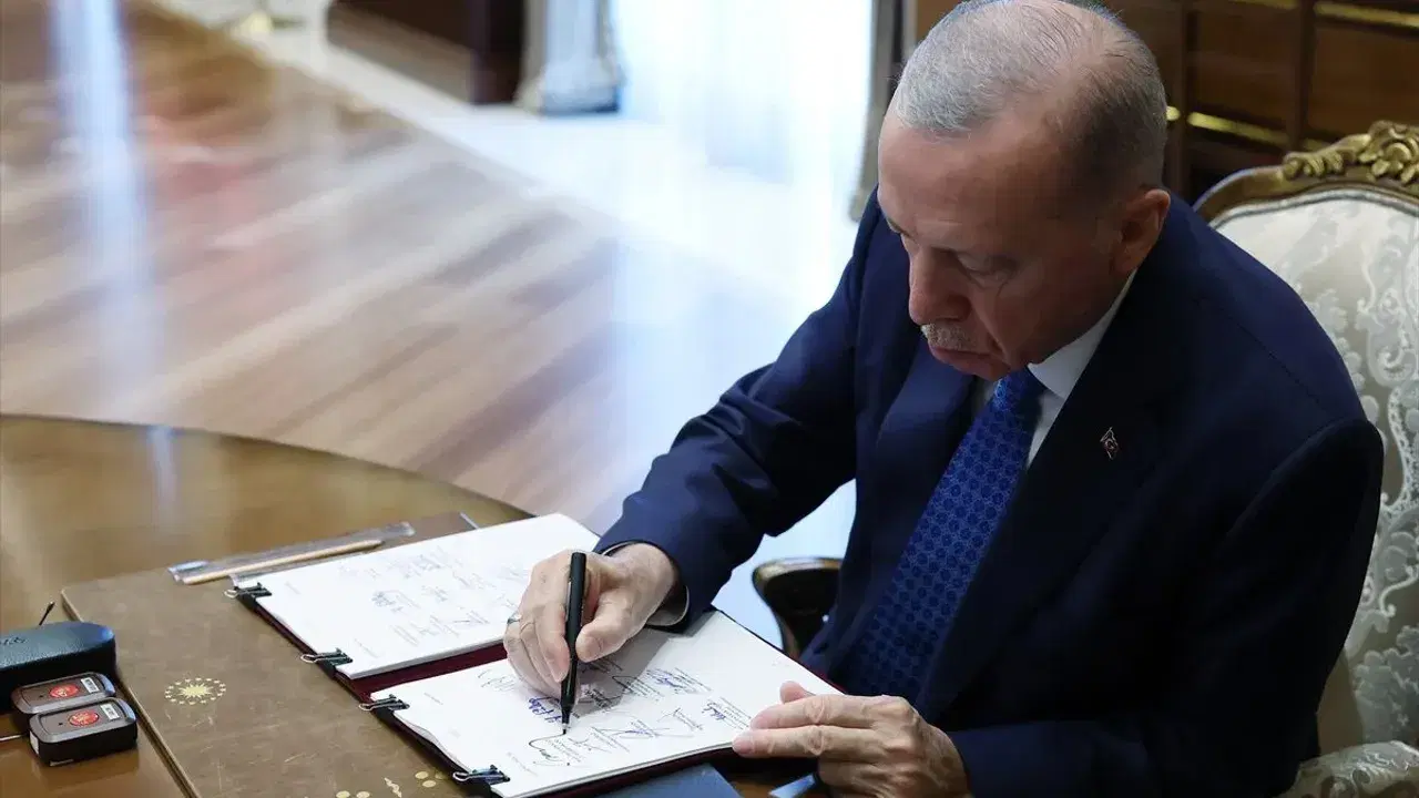 Cumhurbaşkanı Erdoğan, YAŞ kararlarını imzaladı